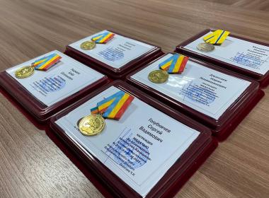 Чимид Джангаев вручил медали участникам Парада Победы - 2025