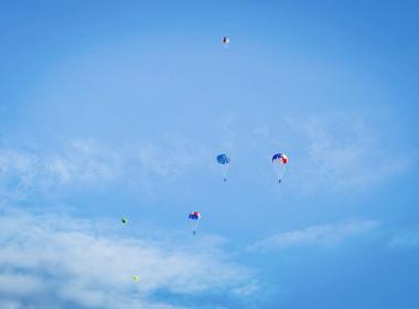 Курсанты Центра «ВОИН» из шести регионов совершили первый прыжок с парашютом