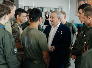 Курсанты Центра «ВОИН» встретились с Героем России Анатолием Сафроновым