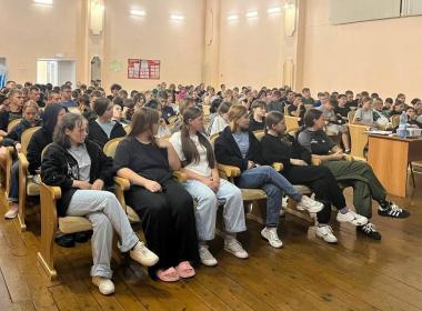 Курсанты кузбасского филиала Центра «Воин» обсудили патриотизм с представителем духовенства