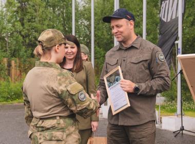 Директор Центра «ВОИН» закрыл третью смену «Время юных героев» в Мурманской области