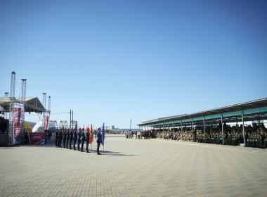 Дмитрий Шевченко встретился с семьей Абдуллиных, представляющих Центр «ВОИН» в финале «Семейной зарницы»