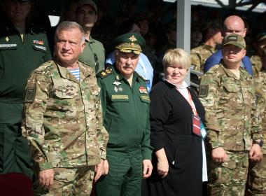 Дмитрий Шевченко встретился с семьей Абдуллиных, представляющих Центр «ВОИН» в финале «Семейной зарницы»