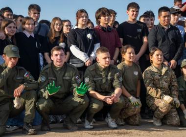 Курсанты Центра «ВОИН» очистили берег реки Уды в Бурятии