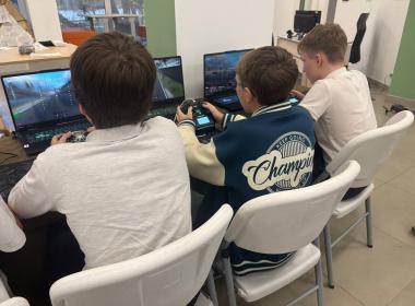 Центр «ВОИН» научил московских школьников управлять дронами