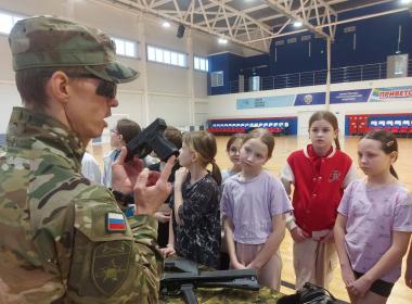 Чувашские школьники полетали на симуляторе БПЛА на мастер-классах Центра «ВОИН»