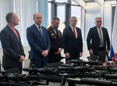 Центр «ВОИН» и Федерация боевого снайпинга России передали на фронт сверхсовременные винтовки