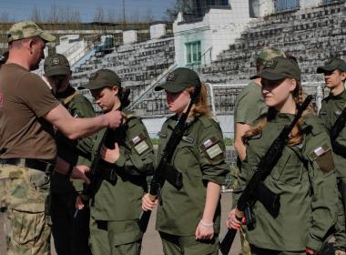 Честь и гордость: курсанты Центра «ВОИН» готовятся к параду Победы в Пскове